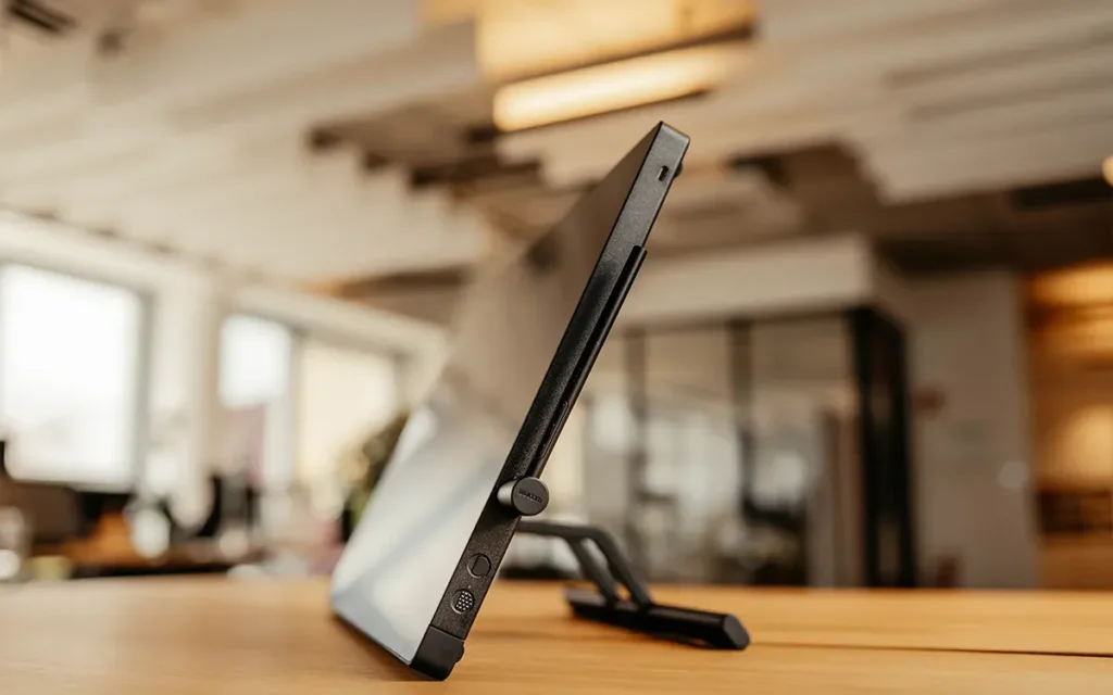 WacomCintiq24 DTH Touch display